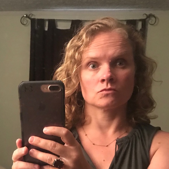 Meet your Posher, Heather - Picture 1 of 1